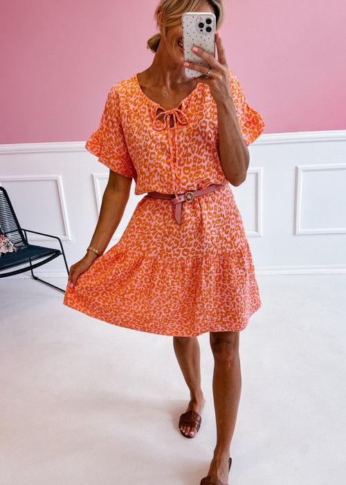 Sukienka muślinowa Over Amy- różowa w pomarańczowe cętki